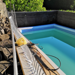 Piscine Extérieure à Coque : Élégance et Facilité d'Entretien Meudon